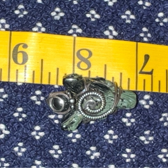 Kambaba Jasper wolf in antiqued sterling silver wire wrapped. - Picture 6 of 6